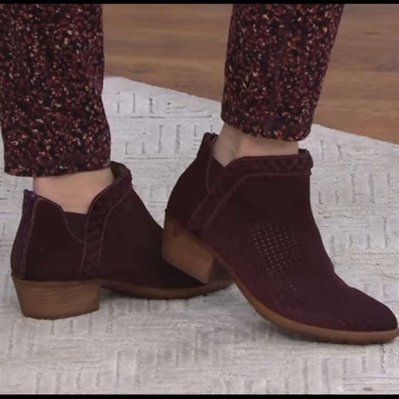 EARTH Womens Peak Perry Perforated  Burgandy Wine Bootie 7.5W‎ Style 3318 - Picture 1 of 13